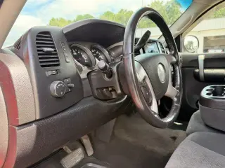 Chevrolet Silverado 1500 2007 Camioneta de Trabajo 4dr Cabina Doble 4WD 5.8 ft. SB