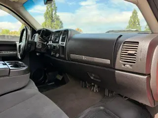 Chevrolet Silverado 1500 2007 Camioneta de Trabajo 4dr Cabina Doble 4WD 5.8 ft. SB