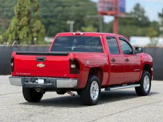 Chevrolet Silverado 1500 2007 Camioneta de Trabajo 4dr Cabina Doble 4WD 5.8 ft. SB