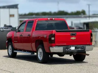 Chevrolet Silverado 1500 2007 Camioneta de Trabajo 4dr Cabina Doble 4WD 5.8 ft. SB