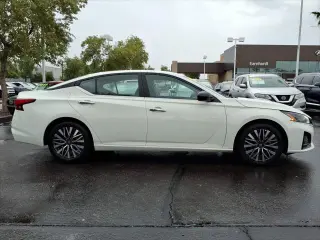 Nissan Altima 2025 2.5 SV 4dr Sedán
