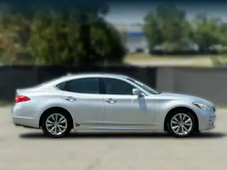 INFINITI M37 2011 4dr Sedán