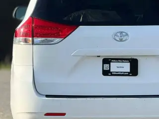 Toyota Sienna 2012 LE 7-Pasajeros Asiento de Acceso Automático 4dr Mini-Van