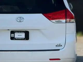 Toyota Sienna 2012 LE 7-Pasajeros Asiento de Acceso Automático 4dr Mini-Van