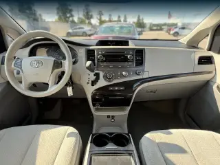 Toyota Sienna 2012 LE 7-Pasajeros Asiento de Acceso Automático 4dr Mini-Van