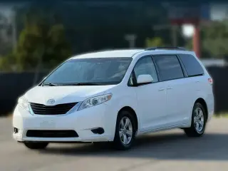 Toyota Sienna 2012 LE 7-Pasajeros Asiento de Acceso Automático 4dr Mini-Van