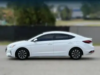 Hyundai ELANTRA 2019 SE Sedán de 4 puertas 6M