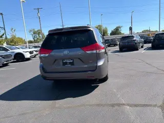 Toyota Sienna 2014 LE 7-Pasajeros Asiento de Acceso Automático 4dr Mini-Van