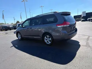 Toyota Sienna 2014 LE 7-Pasajeros Asiento de Acceso Automático 4dr Mini-Van