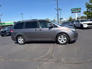 Toyota Sienna 2014 LE 7-Pasajeros Asiento de Acceso Automático 4dr Mini-Van