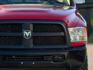 Ram 3500 2013 4x4 Tradesman Cabina Regular 2 puertas 8 pies LB SRW Pick-Up