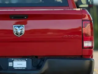 Ram 3500 2013 4x4 Tradesman Cabina Regular 2 puertas 8 pies LB SRW Pick-Up