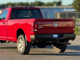 Ram 3500 2013 4x4 Tradesman Cabina Regular 2 puertas 8 pies LB SRW Pick-Up