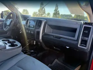 Ram 3500 2013 4x4 Tradesman Cabina Regular 2 puertas 8 pies LB SRW Pick-Up