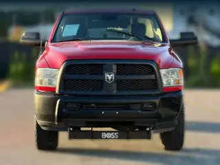 Ram 3500 2013 4x4 Tradesman Cabina Regular 2 puertas 8 pies LB SRW Pick-Up