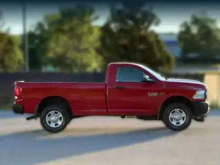 Ram 3500 2013 4x4 Tradesman Cabina Regular 2 puertas 8 pies LB SRW Pick-Up
