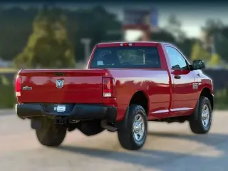 Ram 3500 2013 4x4 Tradesman Cabina Regular 2 puertas 8 pies LB SRW Pick-Up