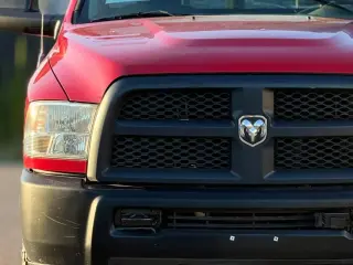 Ram 3500 2013 4x4 Tradesman Cabina Regular 2 puertas 8 pies LB SRW Pick-Up