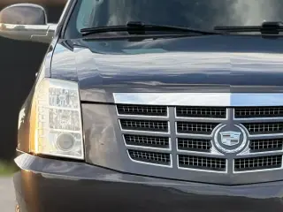 Cadillac Escalade 2010 AWD 4dr SUV