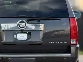 Cadillac Escalade 2010 AWD 4dr SUV