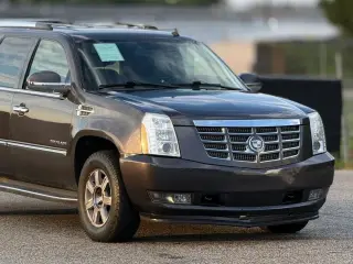 Cadillac Escalade 2010 AWD 4dr SUV