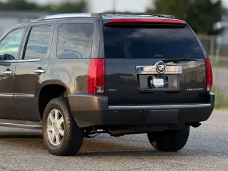 Cadillac Escalade 2010 AWD 4dr SUV