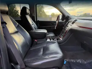 Cadillac Escalade 2010 AWD 4dr SUV