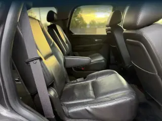 Cadillac Escalade 2010 AWD 4dr SUV