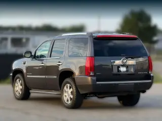 Cadillac Escalade 2010 AWD 4dr SUV