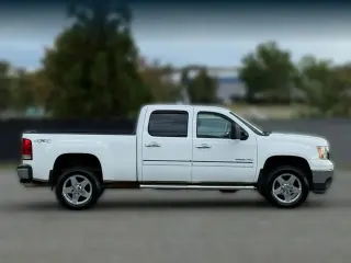 GMC Sierra 2500HD 2013 4x4 SLE 4dr Crew Cab SB