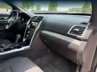 Ford Explorer 2015 AWD XLT 4dr SUV