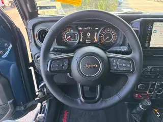Jeep Gladiator 2025 4x4 Mojave 4 puertas Cabina de tripulación 5.0 pies. SB