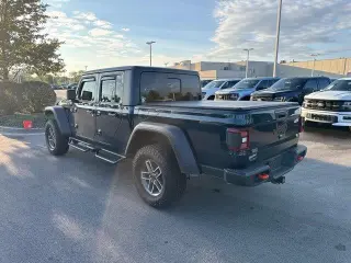 Jeep Gladiator 2025 4x4 Mojave 4 puertas Cabina de tripulación 5.0 pies. SB