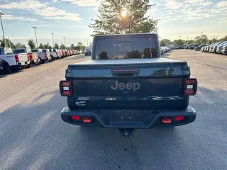 Jeep Gladiator 2025 4x4 Mojave 4 puertas Cabina de tripulación 5.0 pies. SB
