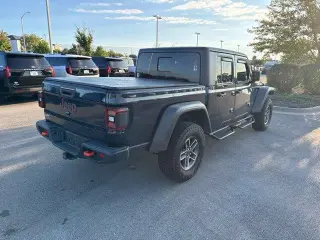 Jeep Gladiator 2025 4x4 Mojave 4 puertas Cabina de tripulación 5.0 pies. SB