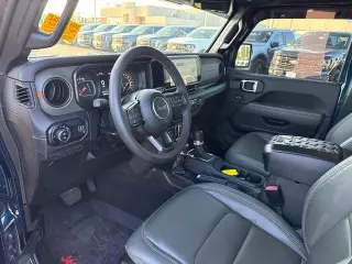 Jeep Gladiator 2025 4x4 Mojave 4 puertas Cabina de tripulación 5.0 pies. SB