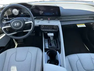 Hyundai ELANTRA 2025 Limited 4dr Sedán