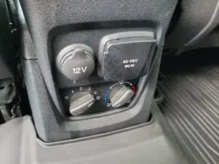 Ford Transit Connect 2023 XL 4dr LWB Mini-Van con Puerta Trasera Elevable