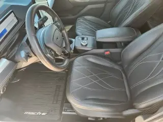 Ford Mustang Mach-E 2023 Select 4dr SUV