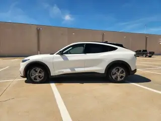 Ford Mustang Mach-E 2023 Select 4dr SUV