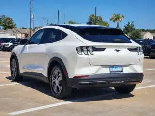Ford Mustang Mach-E 2023 Select 4dr SUV