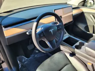 Tesla Model Y 2023 AWD Long Range 4dr Crossover