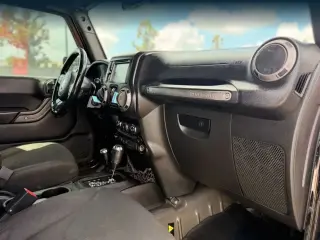 Jeep Wrangler Unlimited 2015 4x4 Sport 4 puertas SUV