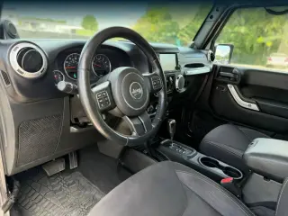 Jeep Wrangler Unlimited 2014 4x4 Sahara 4dr SUV
