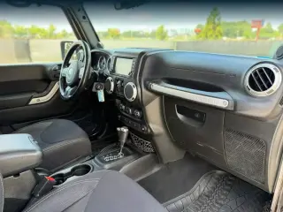 Jeep Wrangler Unlimited 2014 4x4 Sahara 4dr SUV