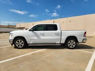 Ram 1500 2021 4x2 Big Horn 4p Puerta Cabina Tripulacion 5.6 ft. SB Pickup