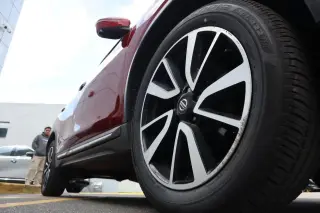 Nissan Rogue del año 2020, versión S, tracción integral (AWD), SUV de 4 puertas