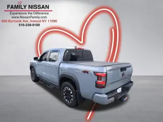 Nissan Frontier 2023 4x4 PRO-4X 4p Cabaña Doble 5 pies de bastidor
