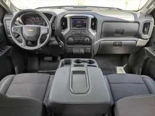 Chevrolet Silverado 1500 2025 4x2 Custom 4p Cab Camioneta 5.8 ft. SB