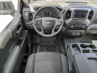 Chevrolet Silverado 1500 2025 4x2 Custom 4p Cab Camioneta 5.8 ft. SB